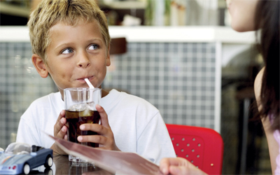 Bere troppe bavande dolci da piccoli fa male al cuore da grandi